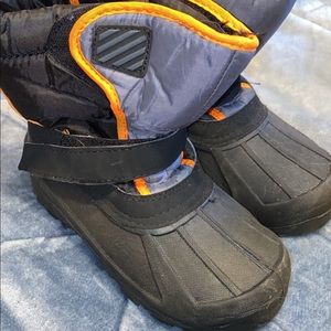 Boys snow boots size 3y